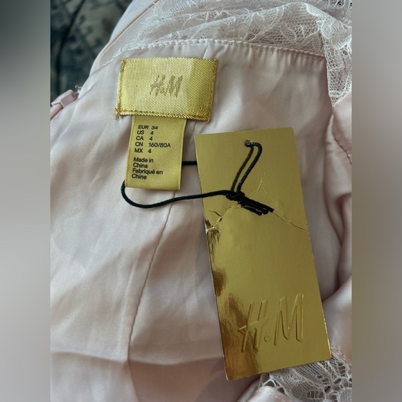 H&M soft pink short cocktail formal dress
with open back lace details US 4/XS - Picture 11 of 13